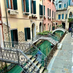 Apartment Flat Romantic Domus Remedio, Venice